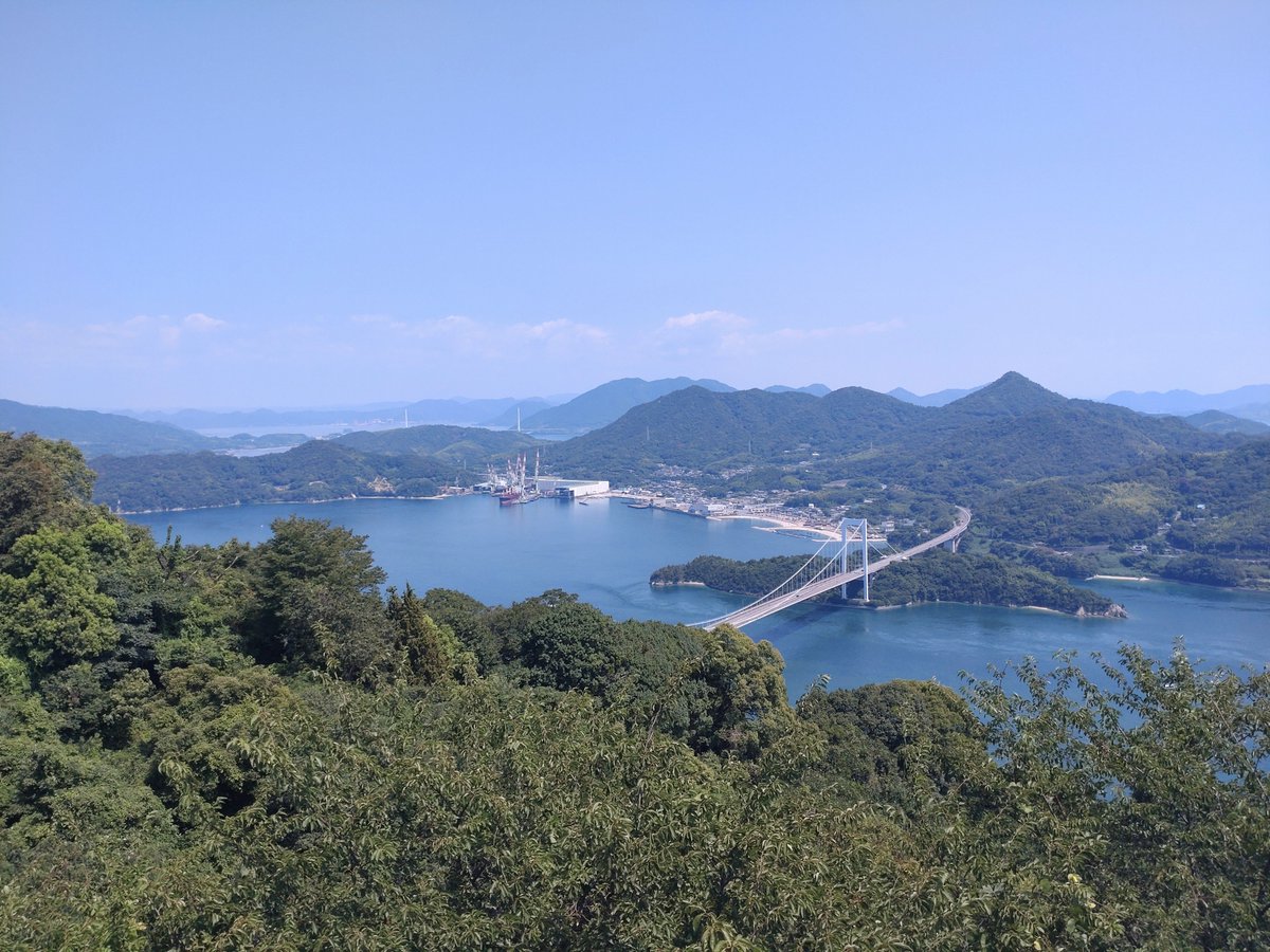 moriharu0's tweet photo. 2026年8月2日(日)

大島（おおしま）上陸

カレイ山(かれいやま)展望公園
暑さに加えて地味に坂道
それでも
絶景見ると
気分爽快

#しまなみ海道
#大島
#おおしま
#カレイ山展望公園
#カレイ山 https://t.co/obm5gz7DH0