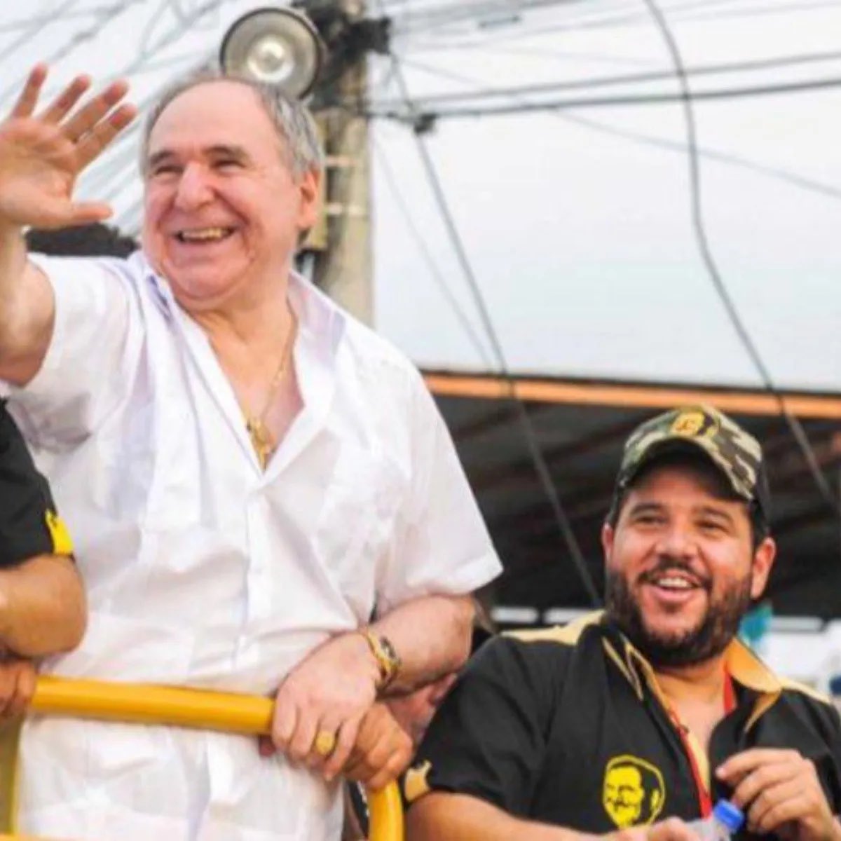 CentralNewsEC's tweet photo. 🚨 ¡La justicia sigue esperando!
A casi 6 años del caso por la presunta venta irregular de pruebas COVID-19, el fallo volvió a aplazarse por la ausencia de un juez.
El proceso contra Abdalá Bucaram, su hijo Jacobo y otros procesados sigue sin sentencia y crece el riesgo de prescripción.