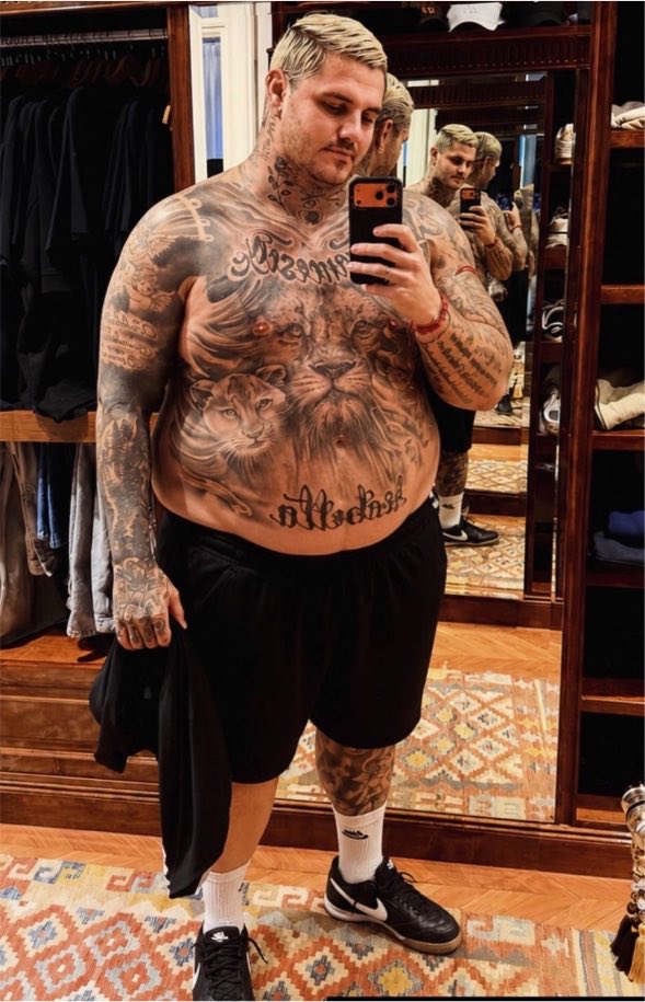 inv0i's tweet photo. Como cree que se ve Mauro Icardi   // Como lo vemos todo https://t.co/mT1LfG0QuG