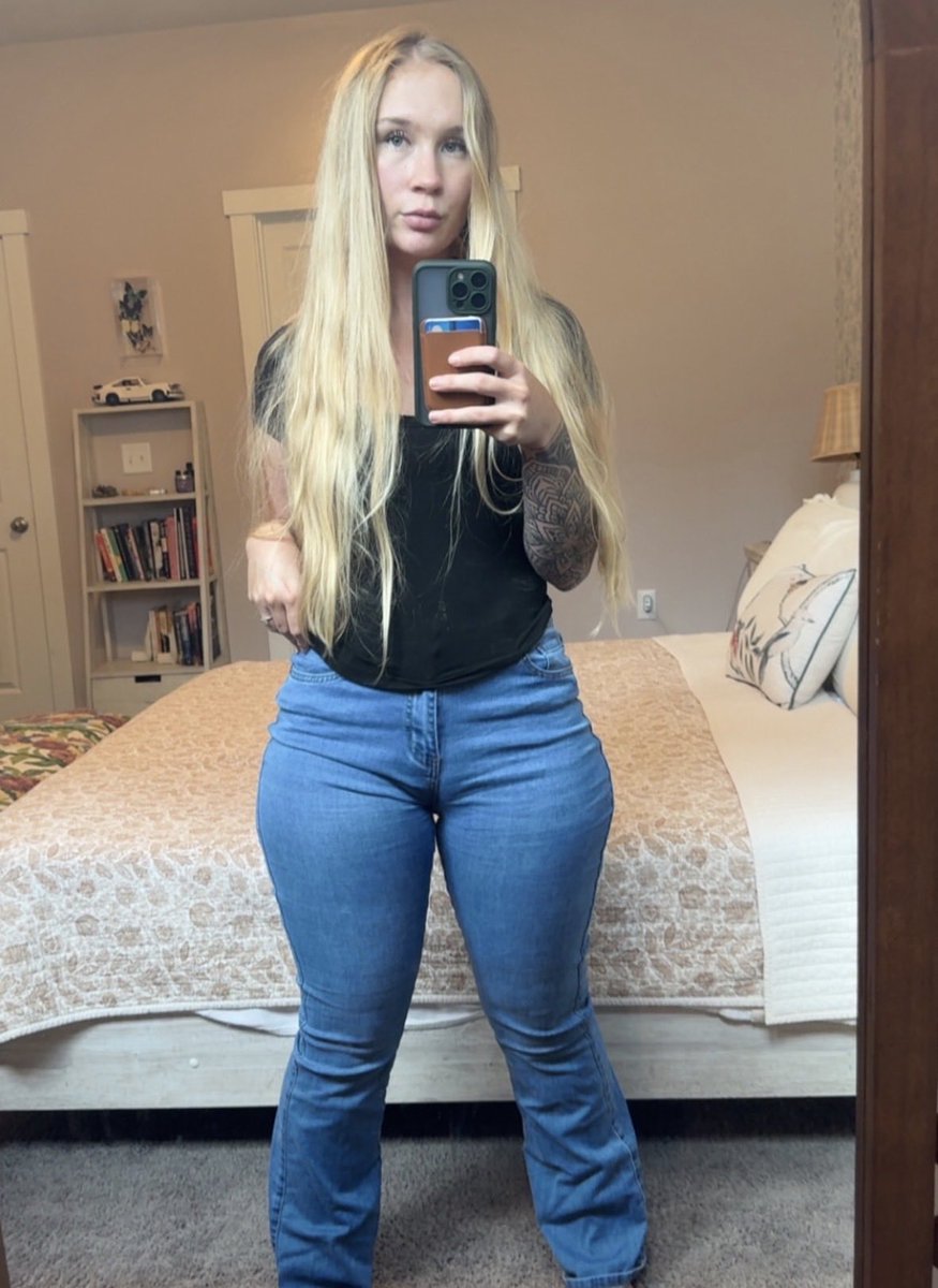 Alexisshamill's tweet photo. Really had a stressful day but still feel very much alive 😊😃🥰 https://t.co/mK61R2LhLk