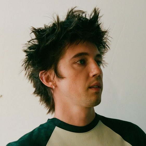feirinhavinil's tweet photo. Nova foto do Troye Sivan pra sua nova era 👀 https://t.co/j9U2XgOztC