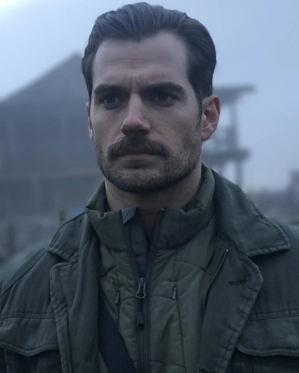 CultureCrave's tweet photo. Henry Cavill confirms he's still starring in the live-action 'Warhammer 40K' series 

• Mike Flanagan is writing the series
• His character is a secret for now https://t.co/zusXN4HCG5