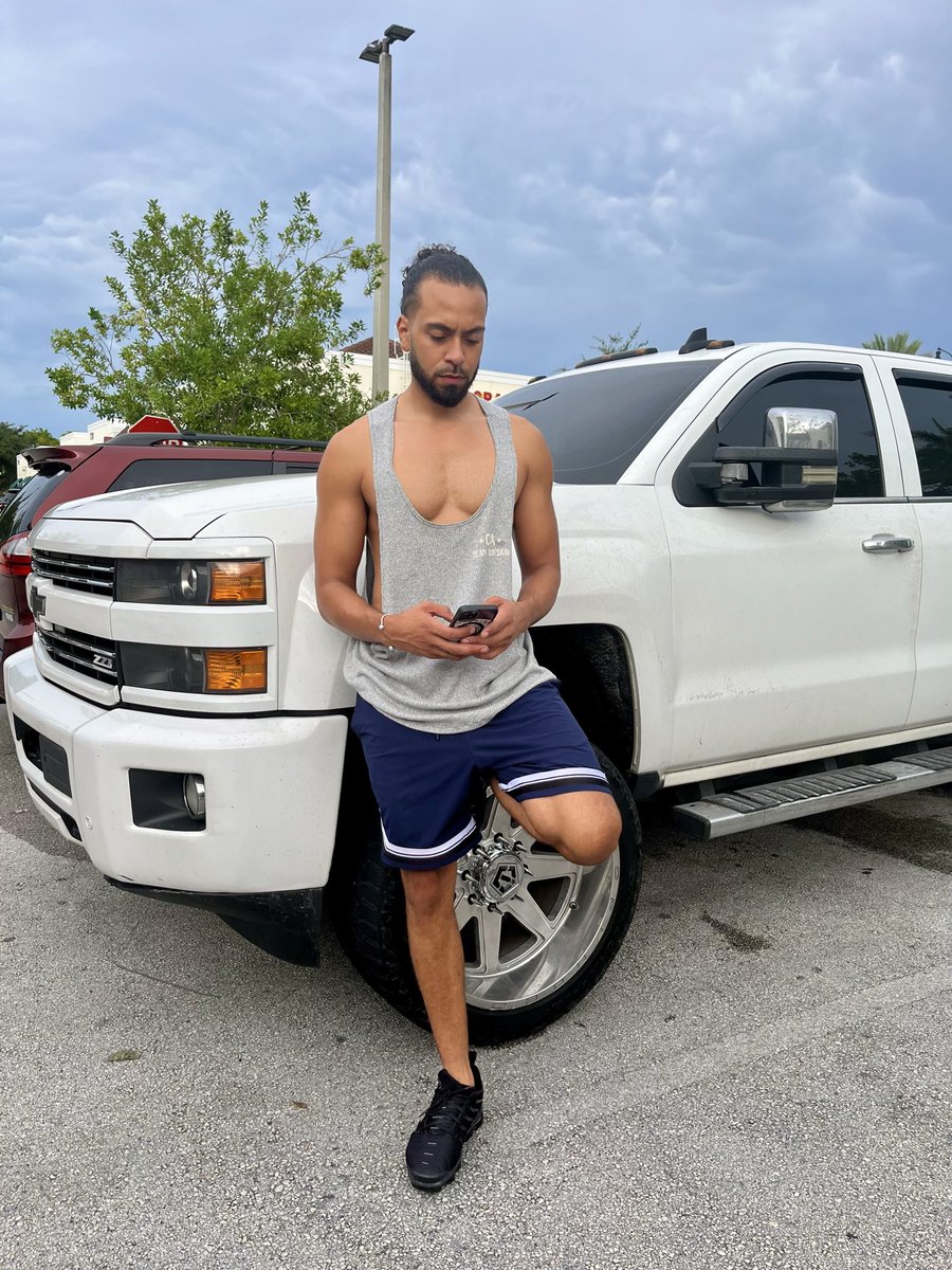 beefout91's tweet photo. Tow Truck Papi 🥂✨ https://t.co/HcWOMwZwxw