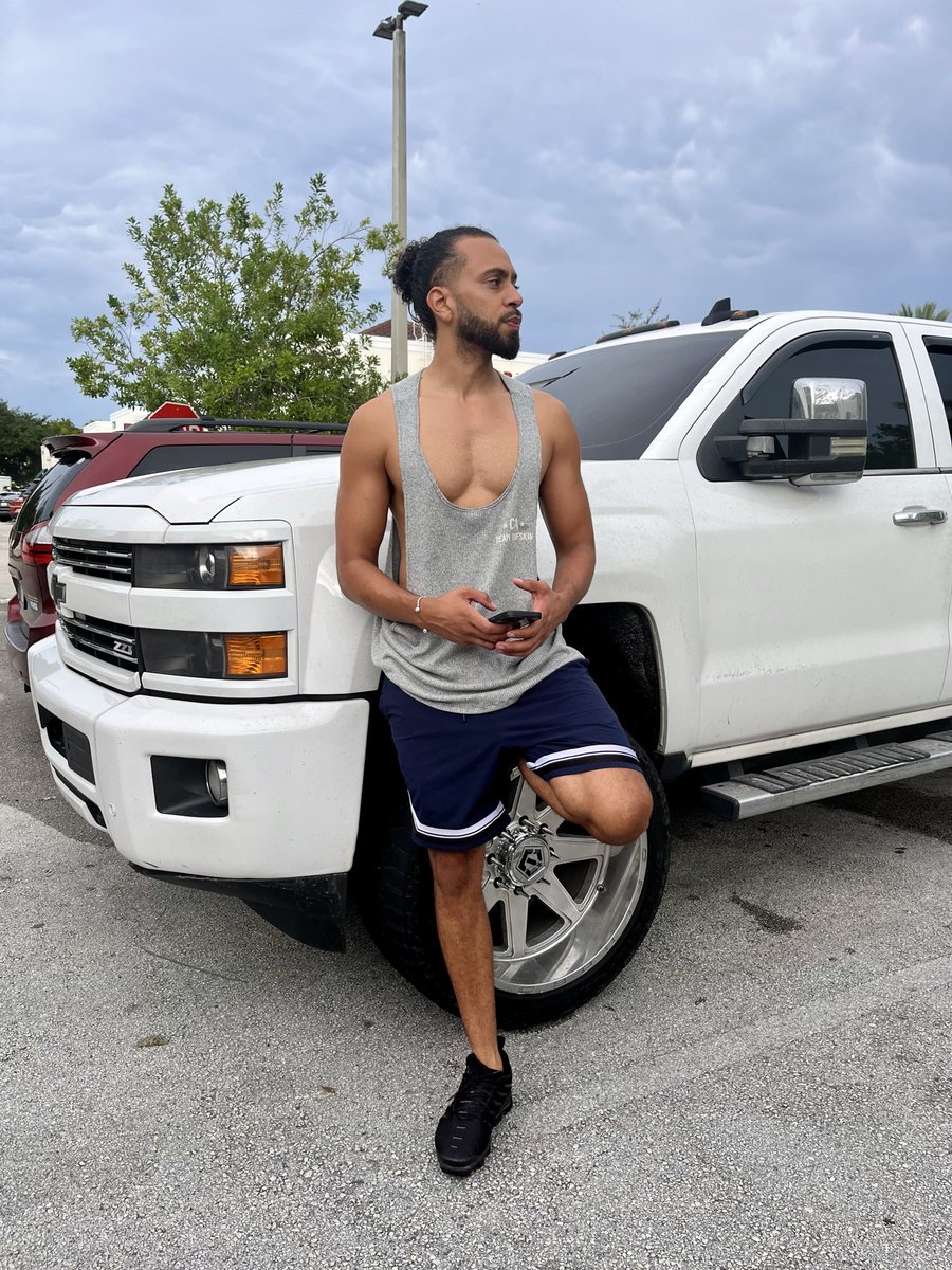 beefout91's tweet photo. Tow Truck Papi 🥂✨ https://t.co/HcWOMwZwxw