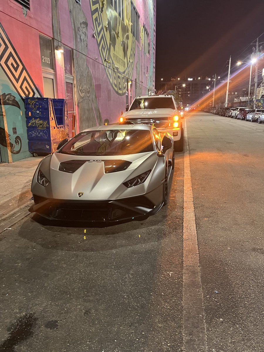 beefout91's tweet photo. Tow Truck Papi 🥂✨ https://t.co/HcWOMwZwxw