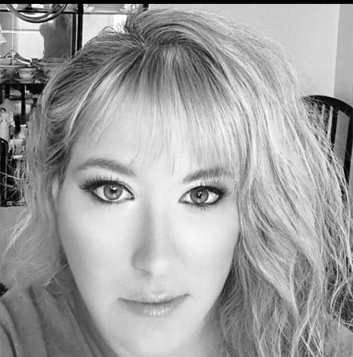Bethany_Anne40's tweet photo. Lunatic you don’t have friends. All three of those yahoos have said they’re only rolling around in the mud with you because you have dirt on them. 😂😂 https://t.co/QxwII6JYmZ