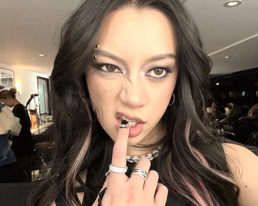fishbxwl's tweet photo. missing my girl come back to us https://t.co/CLazxXRvgK