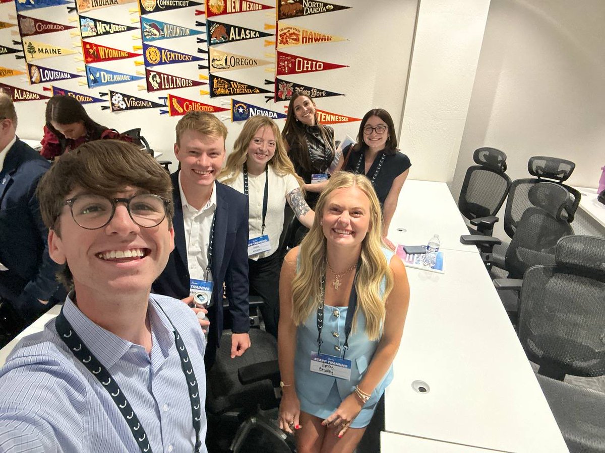 anotherjustmic's tweet photo. Just completed my first official day on the job with Turning Point USA! ✅⭐️✨
So excited to have finally met all of the new hires in the incredible Southeast regional team. One step closer to being able to make change happen on campus in central and eastern Virginia! ❤️🤍💙 https://t.co/Os4k98QWby