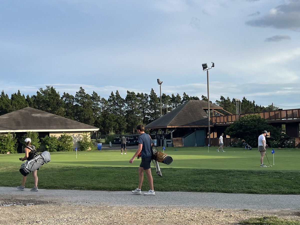 TZurybida's tweet photo. East Potomac Golf Links this evening. I don’t know if there’s a better hang in DC. https://t.co/eOoiWseSEl
