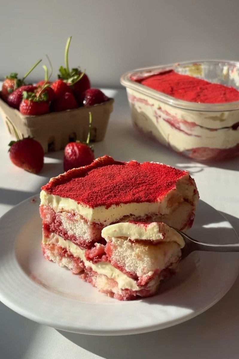 ElyfaeFeelings_'s tweet photo. Strawberry tiramisu 🍓 https://t.co/VJeL2IT0v1