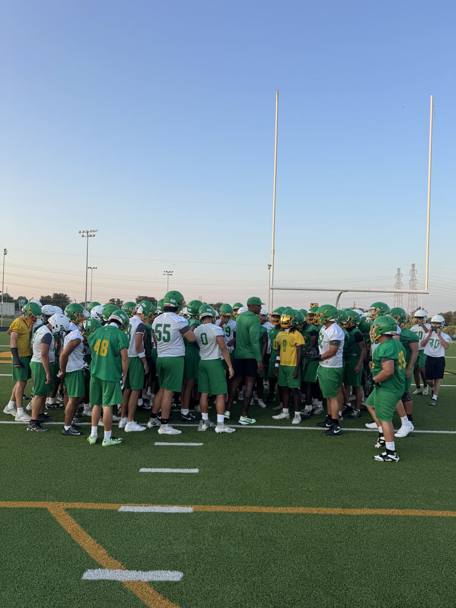 CoachCPerez's tweet photo. #TTP #Family @CoachHouston32 @NS_Trojans https://t.co/DcU1ygi2SG