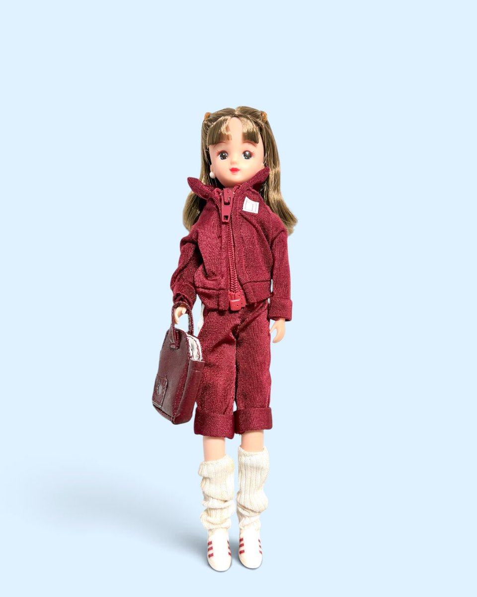 harubombird's tweet photo. 中学生リカちゃん。
ハローマック中学生リカちゃんシリーズvol4
学校指定ジャージ体操服

長い間しまい込んでいたけど、着せ替えて遊ぶ組にしようと思ってます。
絶妙に平成初期🤣
体育館シューズケースもついてる。
合皮もなんとか保っててる。 https://t.co/hMnZBTXTLP