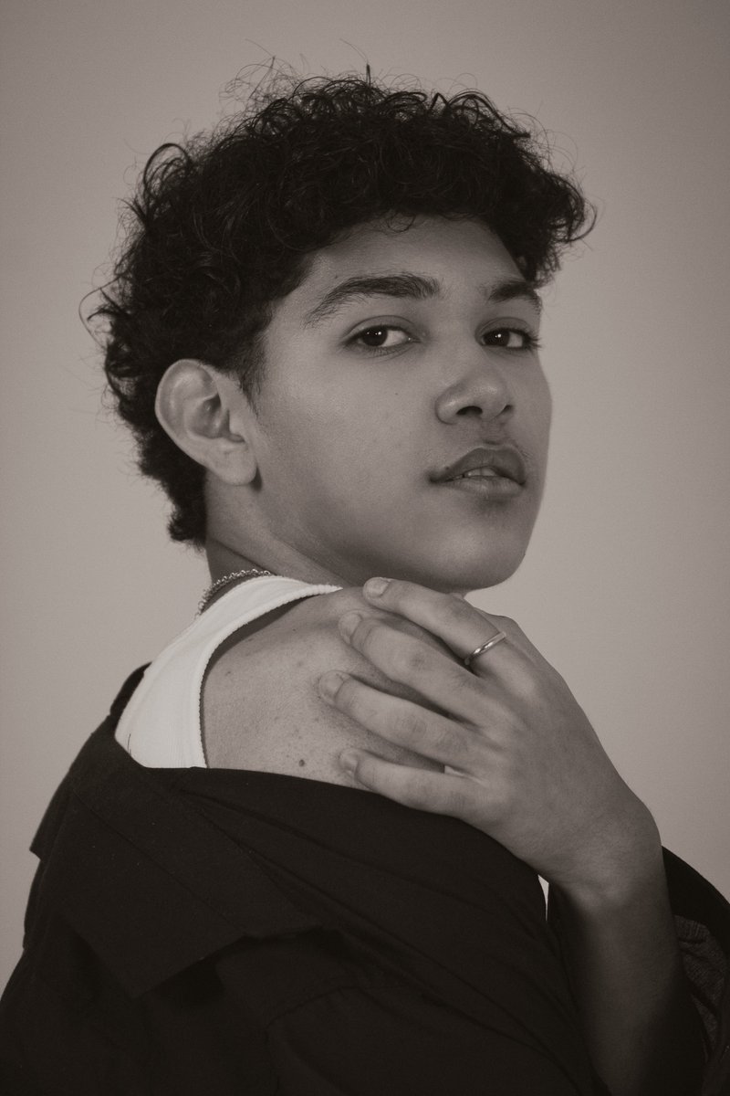 NationGuilherme's tweet photo. It’s been one month since our curator introduced us to his art. 🤍 Have you listened to #GDTAOLG today? https://t.co/AqaEuGQwWA