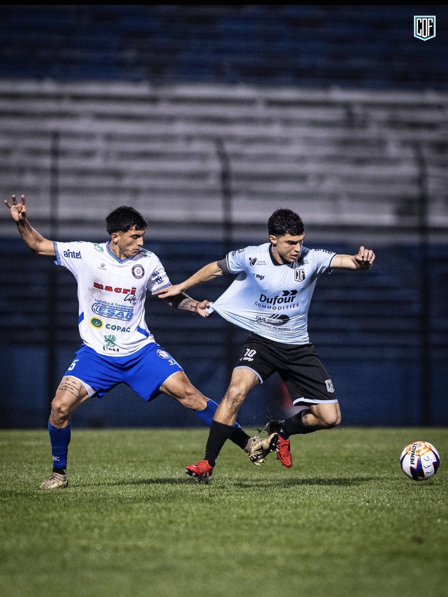 BachsMartin's tweet photo. 🔴⚪️🔵 TRIUNFAZO DE #PAYSANDU: VENCIÓ 2-1 A ORIENTAL, EL SANDUCERO SUMA 4 TRIUNFOS AL HILO

PAYSANDU FC 2-1 ORIENTAL
@paysandufc_of
@OrientalLaPaz
Estadio Artigas de Paysandú.

#Jueces: Leandro Lasso, Marcos Rosamen y Amador De Prado. Cuarto juez: Marcelo Garcia.

#Goles: 
2' Franco López (P, ds penal) 1-0
39' Luis López (P) 2-0
94' Bruno Motta (O) 2-1

#SegundaDivisión
#Fecha12 
#FaseRegular