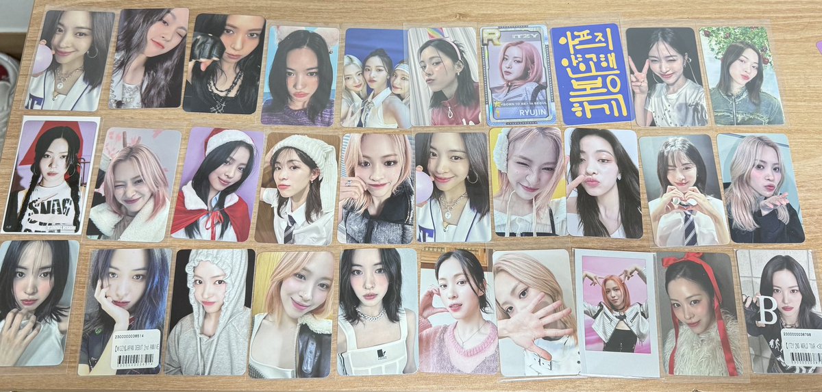 ptt_sell's tweet photo. 있지 motto 류진 ryujin 미공포 해외특전 영통 대면 사인회 

📌other member , price DM 

📌택배비 별도

📌dm or kkt

WTS itzy yeji lia ryujin chaeryeong yuna 예지 리아 류진 채령 유나 미공포 응모 broadcast vc pob photocard https://t.co/e8llWgayhj