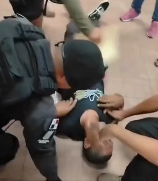 freddypitti's tweet photo. ¿Alguien tiene información del señor que fue agredido por un oficial municipal? ¿Está bien? ¿Sufrió alguna herida de consideración? ¿Tuvo atención médica? 

A esta hora la @Panamaalcaldia no ha sacado un comunicado sobre su bochornosa actuación institucional de hoy. https://t.co/EEPZv40rIl