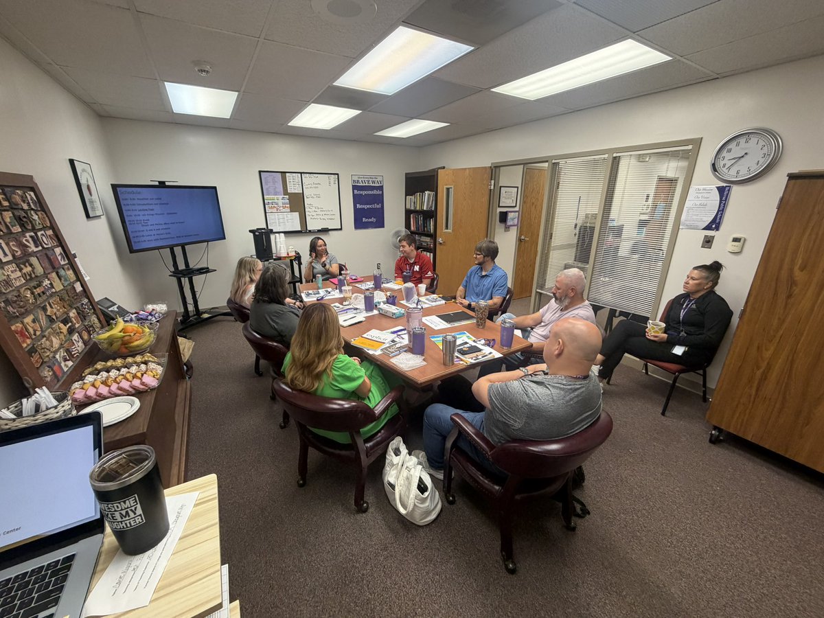 missionbraves's tweet photo. Welcome to the Mission Brave family. Today we welcomed new teachers and staff. We are glad they are working at #TeamBPS. They have a busy week ahead with a lot of learning. #BeBrave #BeInvolved https://t.co/zia3SW8Nar