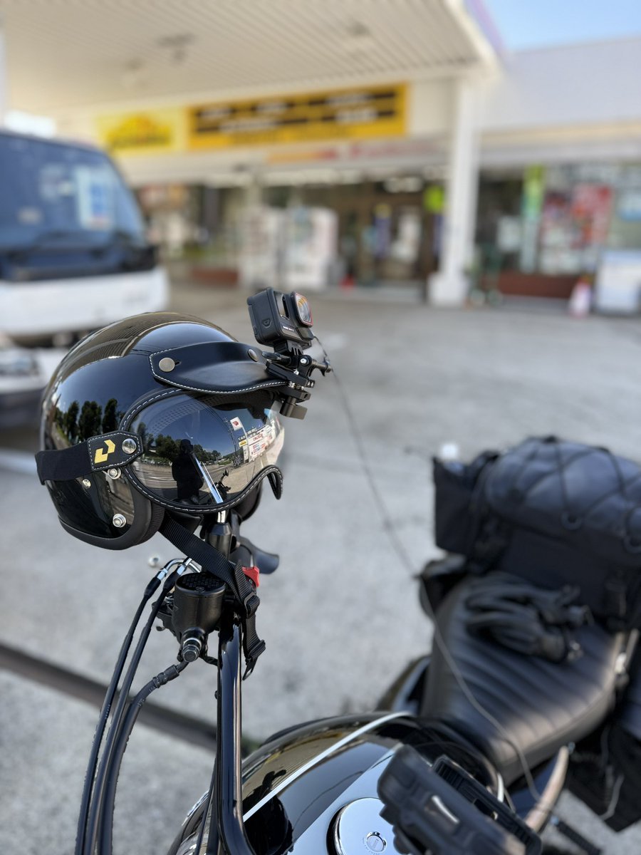 W_Fields_M's tweet photo. ジェットヘルの時はバイザーマウントが最適解
山の中のガソリンは高くておったまげ〜
#SSSTR #セルフSSTR #諏訪GS #メグロK3 #MEGUROK3 https://t.co/OH4EIJlgSr