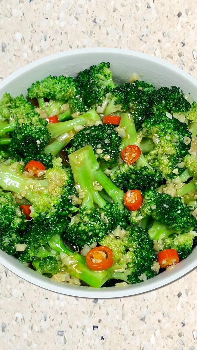 ygi35y's tweet photo. 今日减脂餐解锁：清蒸龙利鱼+清炒西兰花+100g糙米饭，低卡高蛋白，吃饱没负担～ https://t.co/8wJFEK4C2M