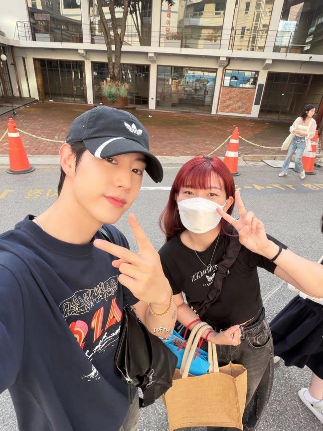 miloxmark1's tweet photo. 260718 OP ran into Mark Tuan in Seongsu

"Thank you, Mark Tuan 😭 You're so shy and so nice"
https://t.co/lCiusJztWQ

#MarkTuan @marktuan @DNAmngmnt https://t.co/GJiftlQuWj