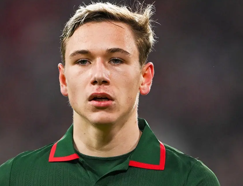 GsGazete's tweet photo. 🤔 Bir hakkın var, 10 numara için kimi tercih edersin?

🇵🇹 Rodrigo Mora (19)
🇷🇺 Aleksey Batrakov (21) https://t.co/OgTmiCkMyG