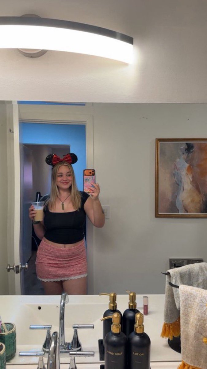 Ana009123's tweet photo. looks innocent, will rob u of everything

femdom, sissy diapers, crossdressing, humiliation, cuck, forced bi, joi, cei, ass worship, sph, findom, sessions, cuckold https://t.co/RHgqTyUyaX
