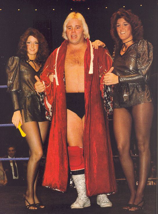 KrisZellner's tweet photo. Playboy Buddy Rose with his lovely ladies....

What a legend.... https://t.co/mR0V2S1bUq