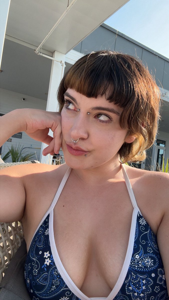 poppiexe's tweet photo. swim suit photoshoot: ✔️
photo drop: ⏱️ 
stay tuned in to my insta and OF! 

@ poppiexe 🖤 

#baddie #OF #alt #exclusive https://t.co/BTHn17TihZ