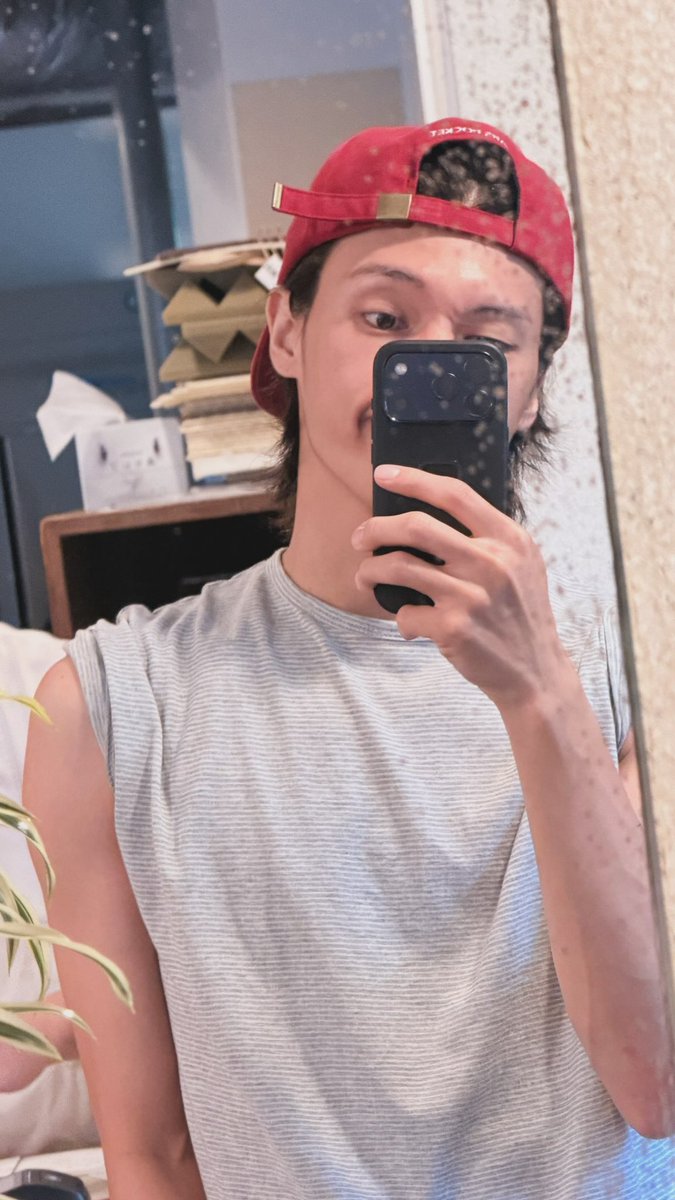 wooyos's tweet photo. OUHHH I AM SOOOOO CRAZY ABOUT HIM YOU GUYS JUST LOOK AT HIMMMMM HIS FACE HIS HAIR HIS CHEST HIS SHOULDERS HIS ARMS HIS EVERYTHING HE IS SOOOFOJSKFKDOFKDJFNGNHDFNJSJFKFN SEXYYYYY MY WHOLE ENTIRE BODY IS FLUTTERING WITH BUTTERFLIES JUST LOOKING AT HIM HE IS SOOOOO HANDSOMEEEEEEEEEE https://t.co/tPbvbOZLjD