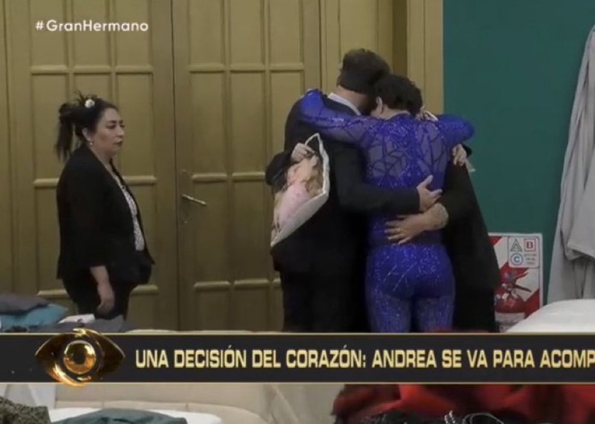 sandrabaezgonza's tweet photo. No olvidemos nunca esta imagen, nunca la necesitaron solo la usaron  así que ahora no pidan que los defienda, y no subiré los videos de todo lo que hablaron a su espanda cuando paso lo de Nazareno por ya es antiguo y el chico ya esta fuera del juego
#GranHermano
#GranHermanoGeneraciónDorada