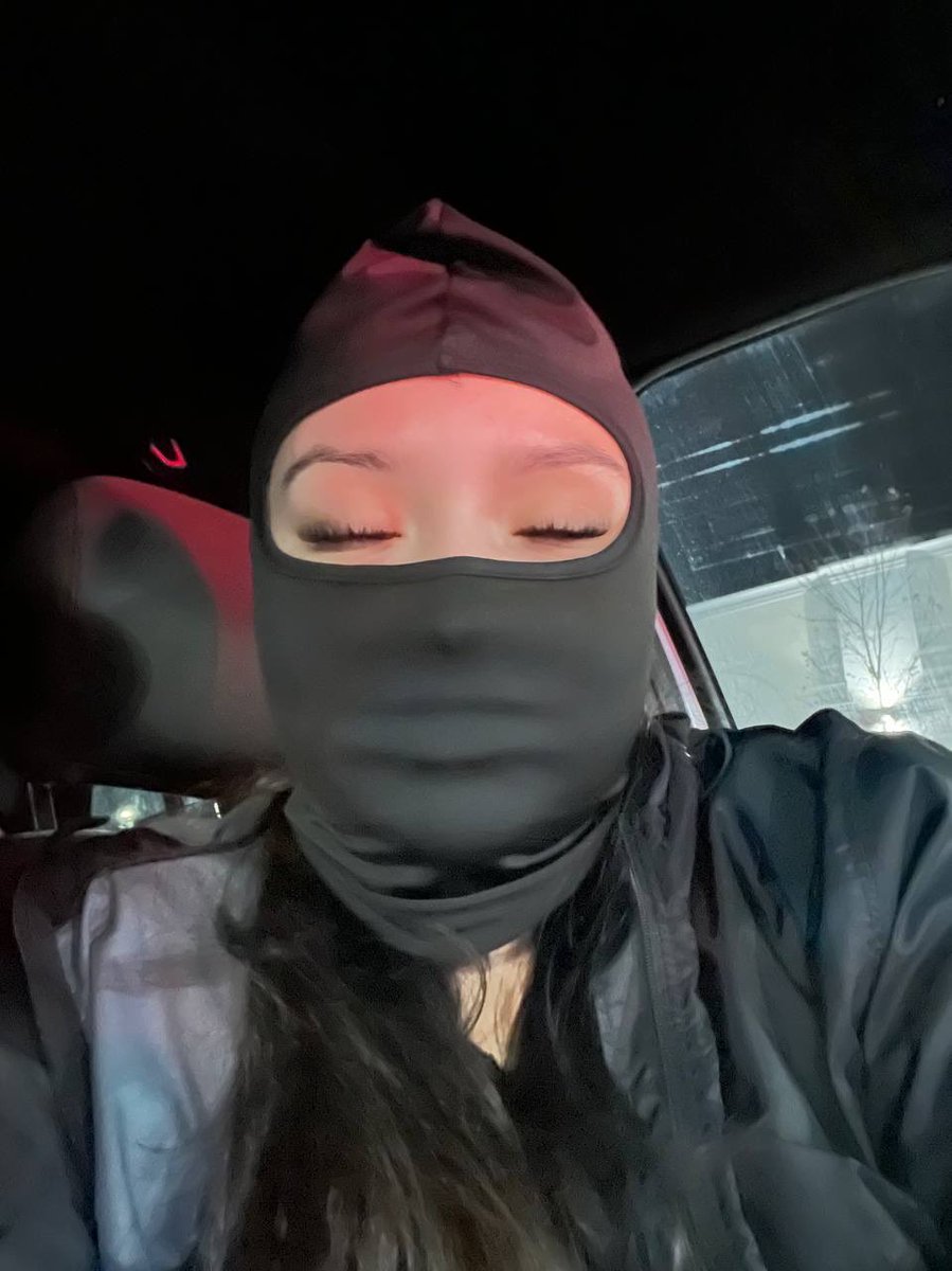 user898811's tweet photo. No face no case 👀 #latina #baddie https://t.co/Qzzt3ftXWt