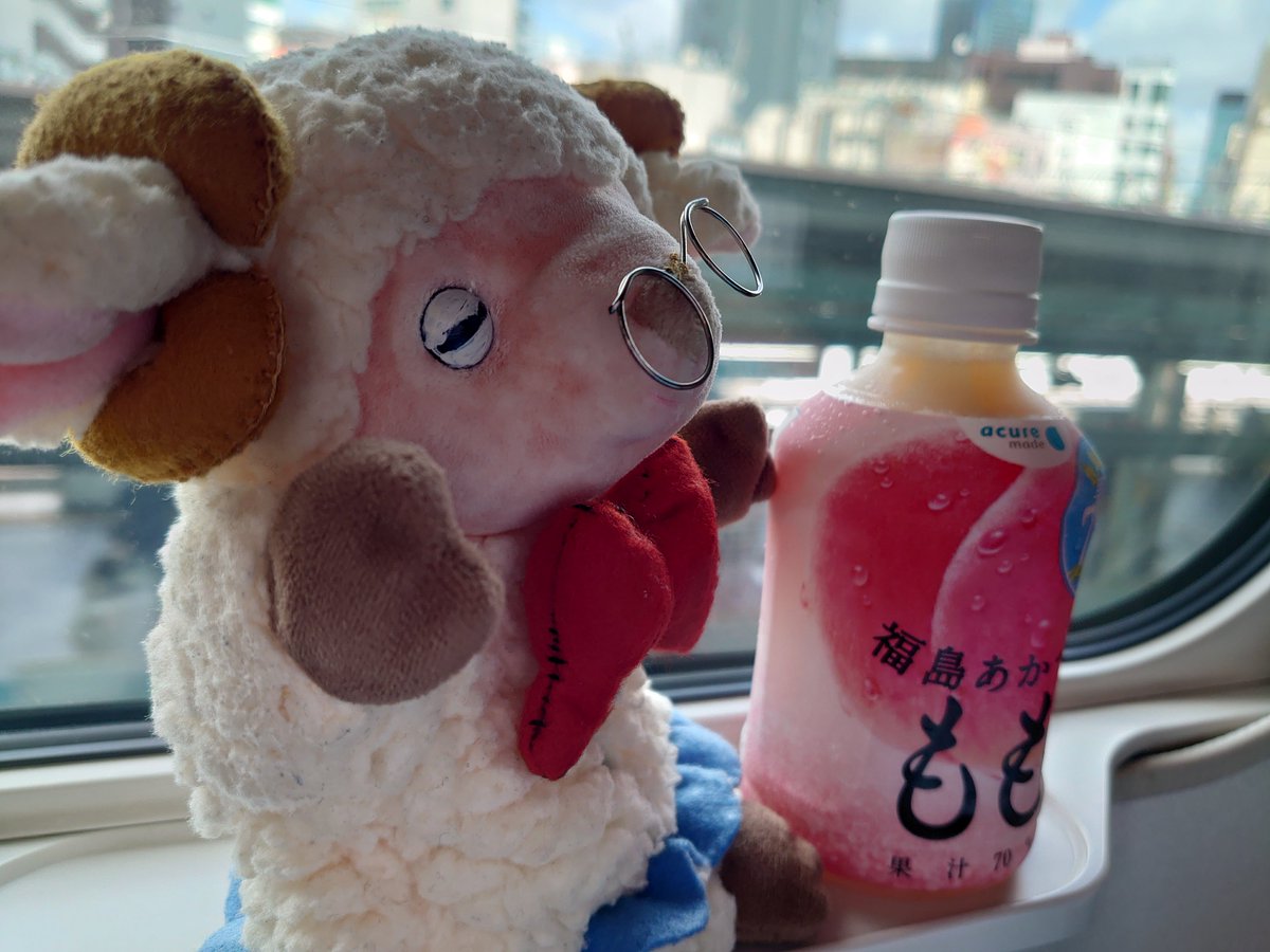 serahime3213's tweet photo. めぇめぇさんと新幹線で帰青なのヾﾉ｡ÒㅅÓ)ﾉ
分厚い玉子焼きの誘惑に勝てず(>︿<｡)
お弁当2個になったのΨ( 'ч' ♡)まくまく

暑いからしっかり食べとかないと(๑•̀ㅂ•́)و✧ https://t.co/sFwG2D91A3