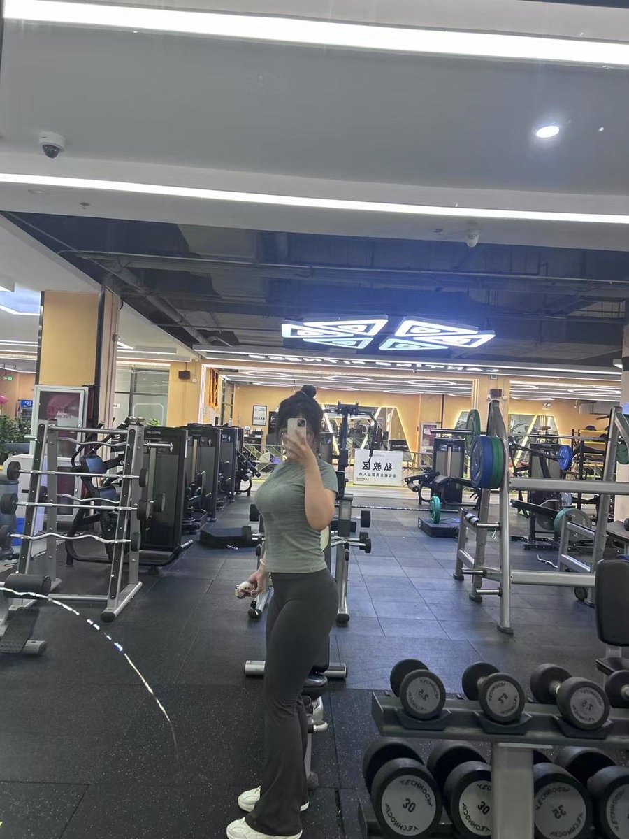 ami031030's tweet photo. 今天不想练 所以才要练 #反差 #健身 #肉感 https://t.co/W8Rd5W1FdJ
