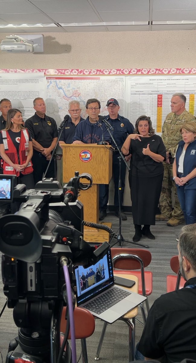 AlexMcLoon's tweet photo. The Spokane Area Fire remains active and uncontained Monday. Crews are going neighborhood by neighborhood assessing damage, with the final structure count expected to fall somewhere between 700 and 1,100. https://t.co/grKrfkItrY