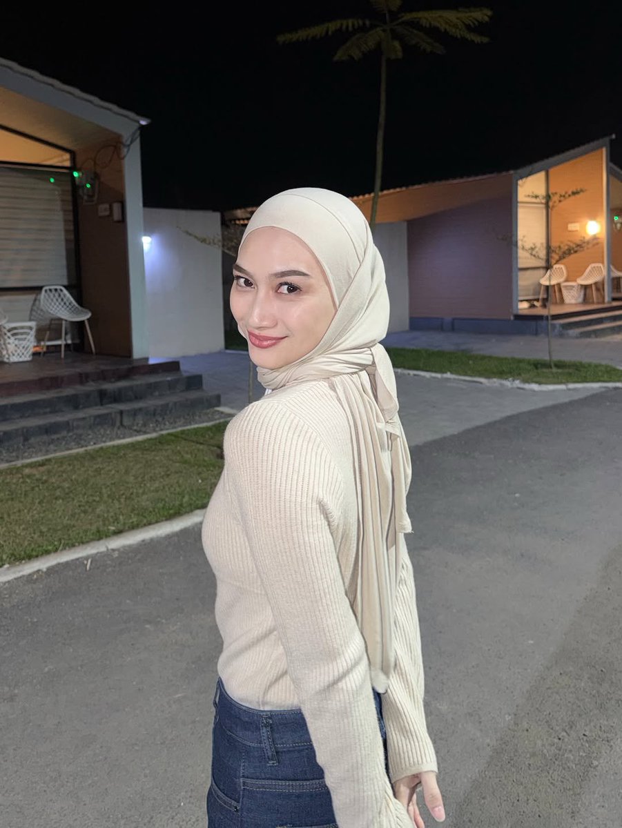 _FreshFrox's tweet photo. Melody Laksani https://t.co/AWDxIztX4B