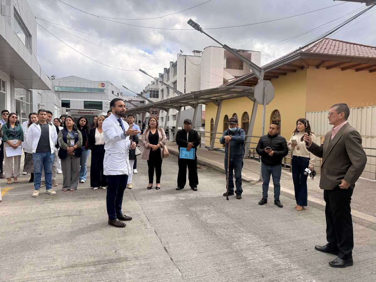 HIAyoraLoja's tweet photo. #Loja | Hoy junto a los medios de comunicación recorrimos los servicios de Hemodiálisis, Emergencia, Imagen, Laboratorio, el Taller de Órtesis y Prótesis, así como las bodegas de insumos y medicamentos, con el propósito de visibilizar las mejoras e inversiones. https://t.co/YrpBd2Ls9L