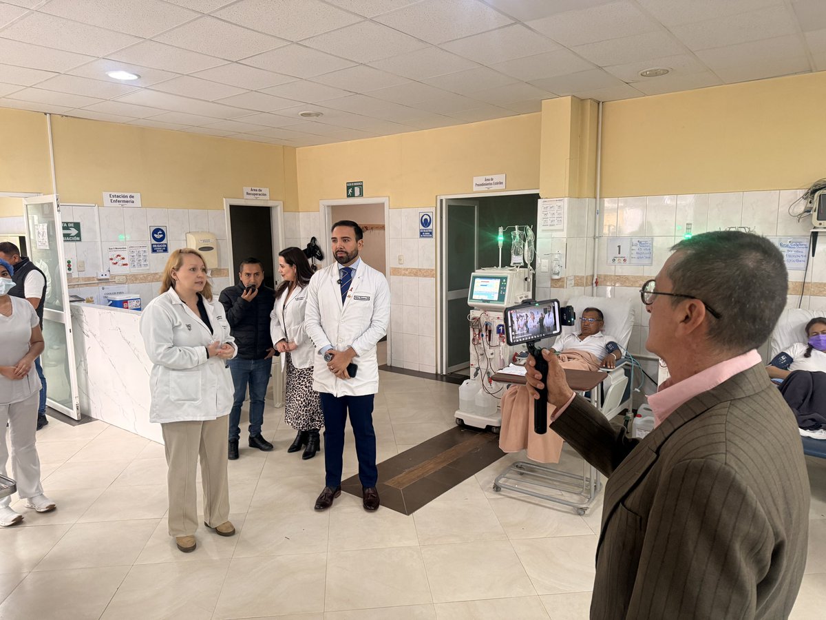 HIAyoraLoja's tweet photo. #Loja | Hoy junto a los medios de comunicación recorrimos los servicios de Hemodiálisis, Emergencia, Imagen, Laboratorio, el Taller de Órtesis y Prótesis, así como las bodegas de insumos y medicamentos, con el propósito de visibilizar las mejoras e inversiones. https://t.co/YrpBd2Ls9L