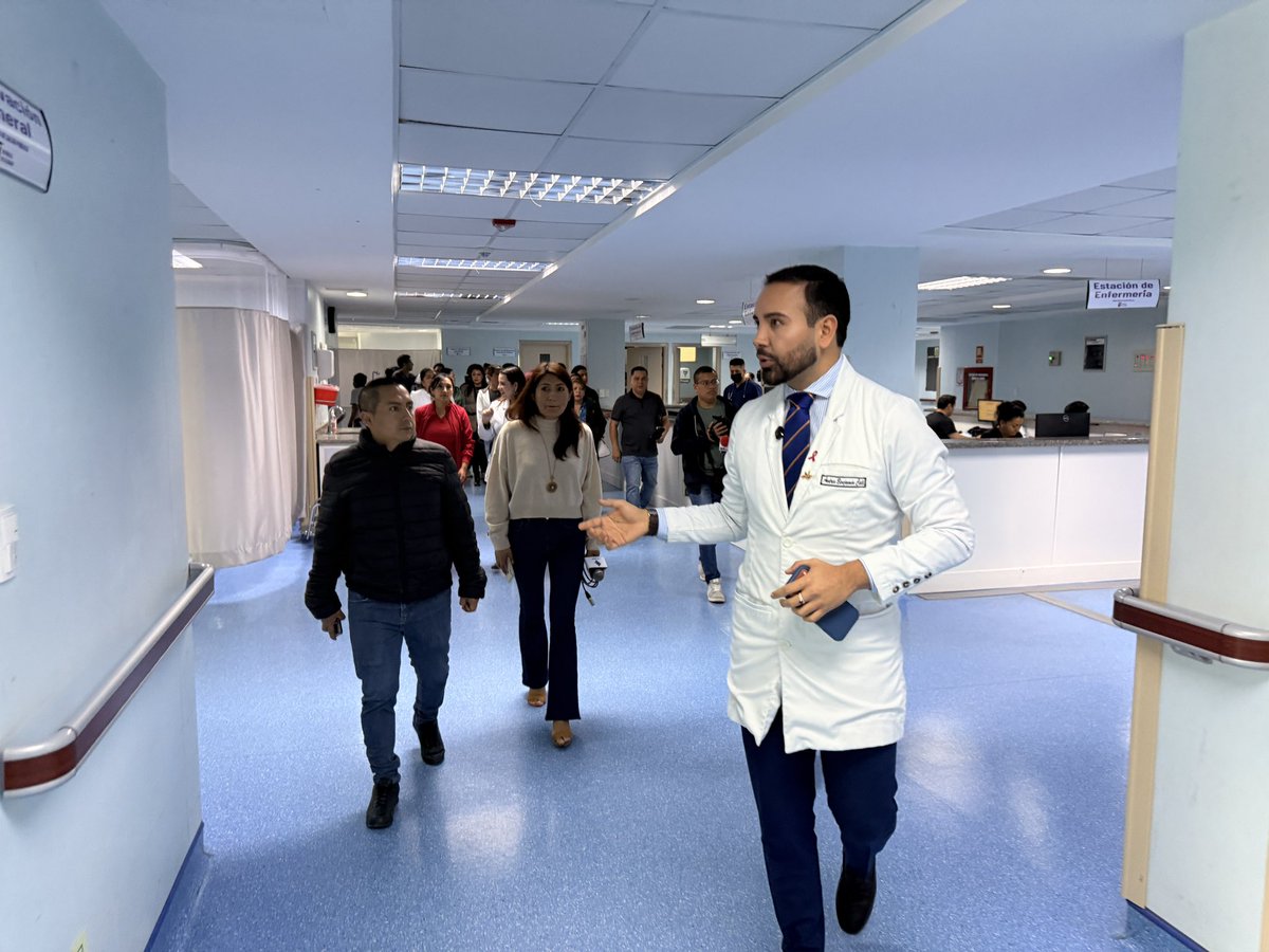 HIAyoraLoja's tweet photo. #Loja | Hoy junto a los medios de comunicación recorrimos los servicios de Hemodiálisis, Emergencia, Imagen, Laboratorio, el Taller de Órtesis y Prótesis, así como las bodegas de insumos y medicamentos, con el propósito de visibilizar las mejoras e inversiones. https://t.co/YrpBd2Ls9L