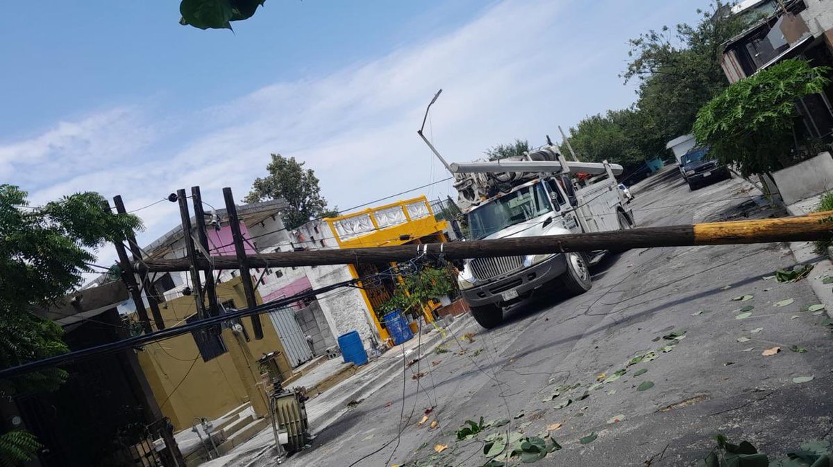 daniel_carrillo's tweet photo. @ArowsicRosi @CFEmx @CFE_Contigo Me informan que Se ha trabajado en la zona de Constituyentes de Querétaro 2, situaciones de corrección graves por eso se ha llevado tiempo. https://t.co/Z9YPkTdXtU