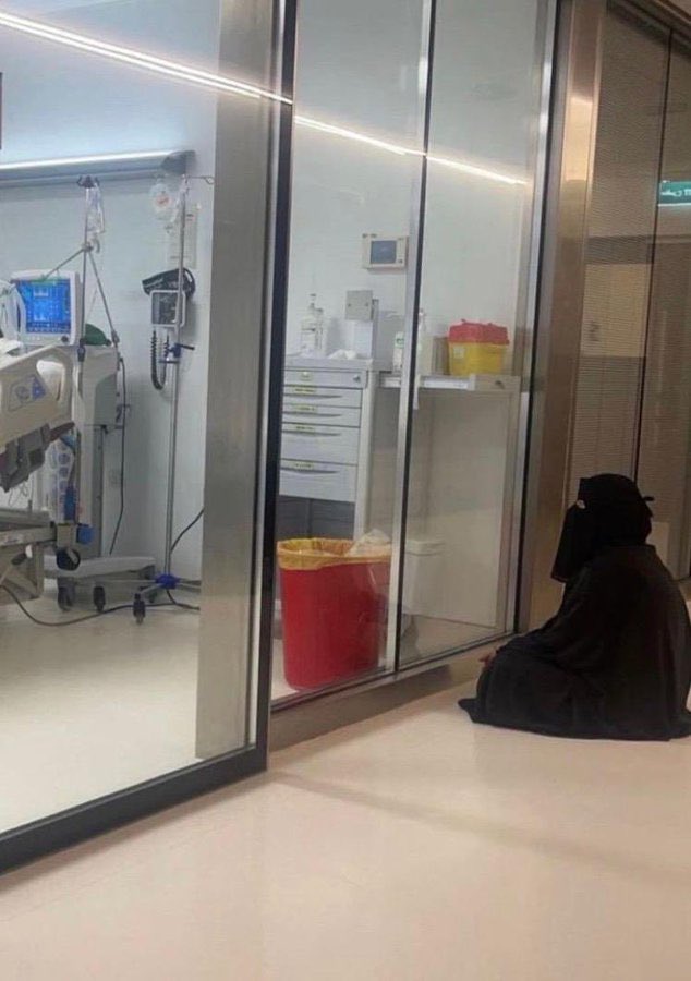 s00009999's tweet photo. خدّروك من الوجع لكن نسوا ماخدروني
ليتهم يدرون وش فرق المريض من المرافق https://t.co/BFuc6PKJMw