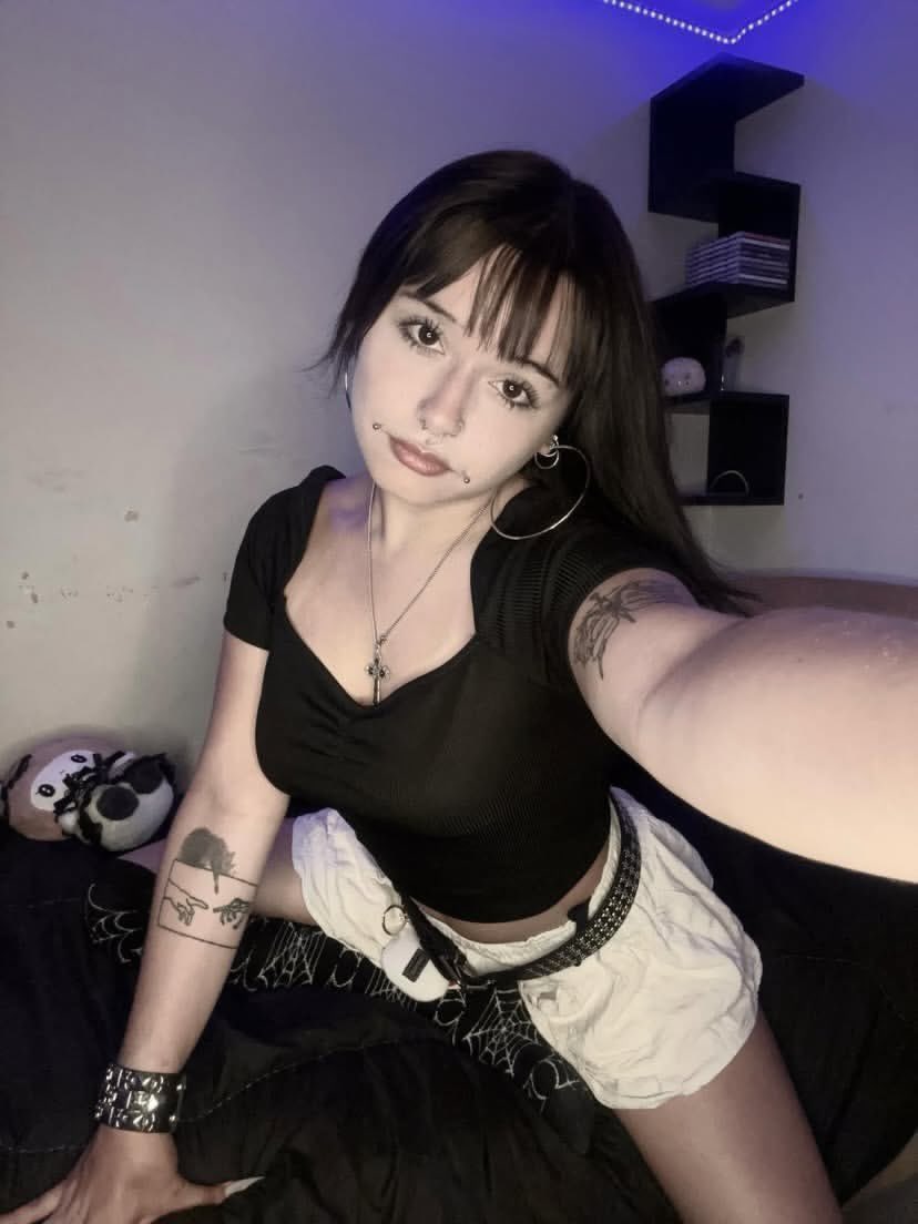 iamurgothmia's tweet photo. Found this in the camera roll https://t.co/hP8BQe1up6