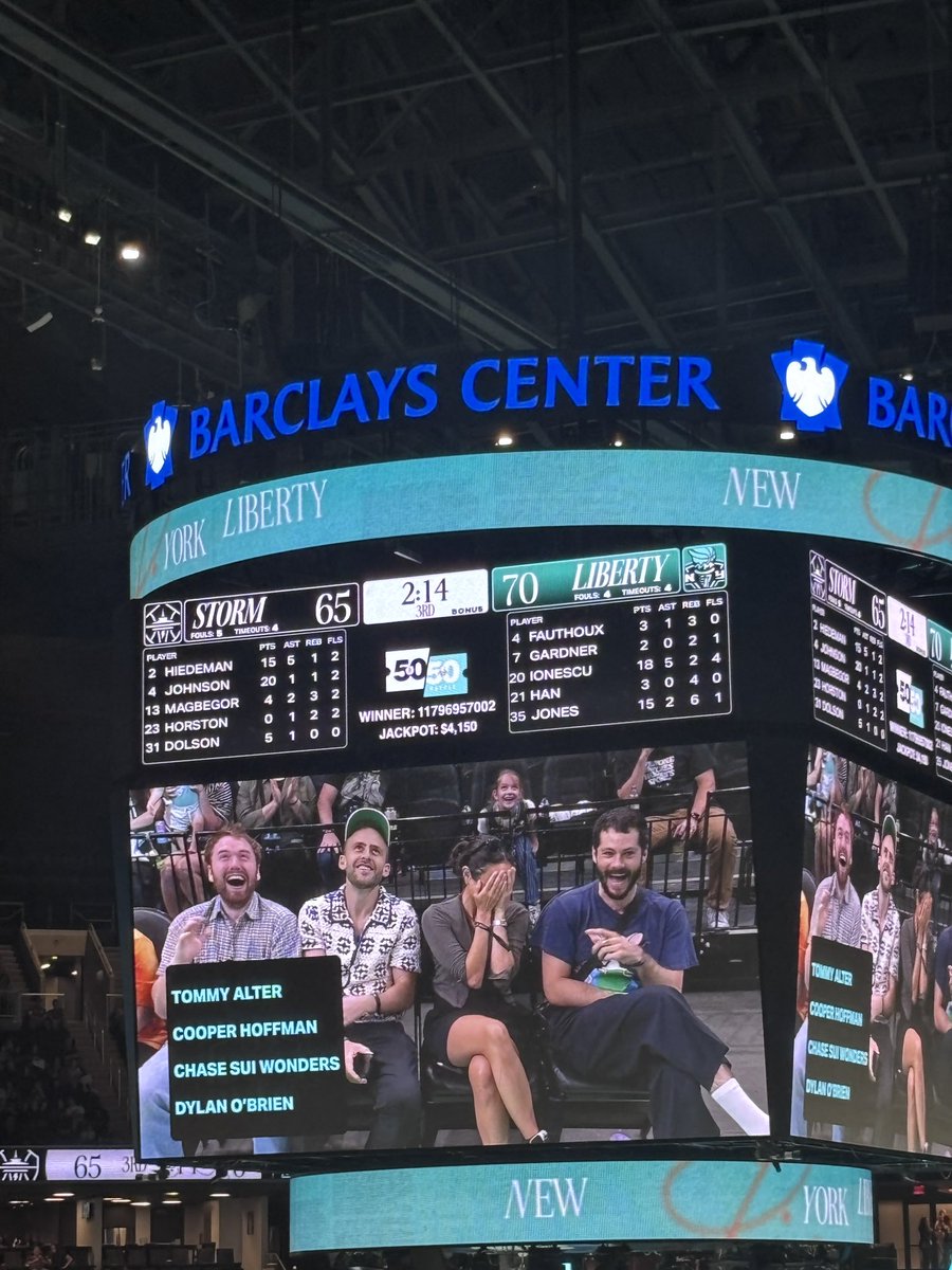 the_snomumm's tweet photo. Cooper Hoffman at the New York Liberty game rn https://t.co/RignnyiozH