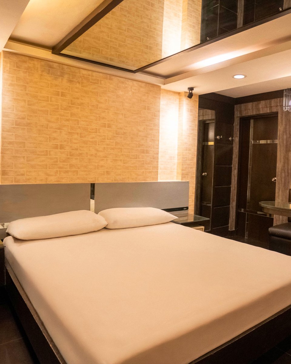VictoriaCourtVC's tweet photo. Not every getaway needs a passport. ✨ Escape to the Diara Room at Victoria Court Las Piñas, where rustic textures, warm lighting, and modern comfort come together for a stay that's made to slow down and reconnect. Download the VC+ app and plan your next escape. https://t.co/zdSuk2gBo0