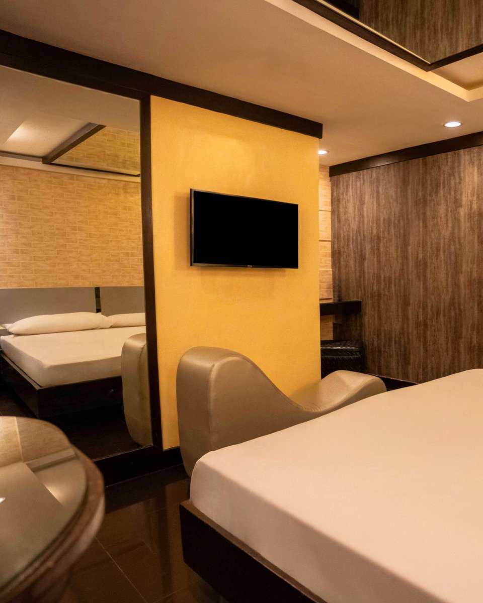 VictoriaCourtVC's tweet photo. Not every getaway needs a passport. ✨ Escape to the Diara Room at Victoria Court Las Piñas, where rustic textures, warm lighting, and modern comfort come together for a stay that's made to slow down and reconnect. Download the VC+ app and plan your next escape. https://t.co/zdSuk2gBo0
