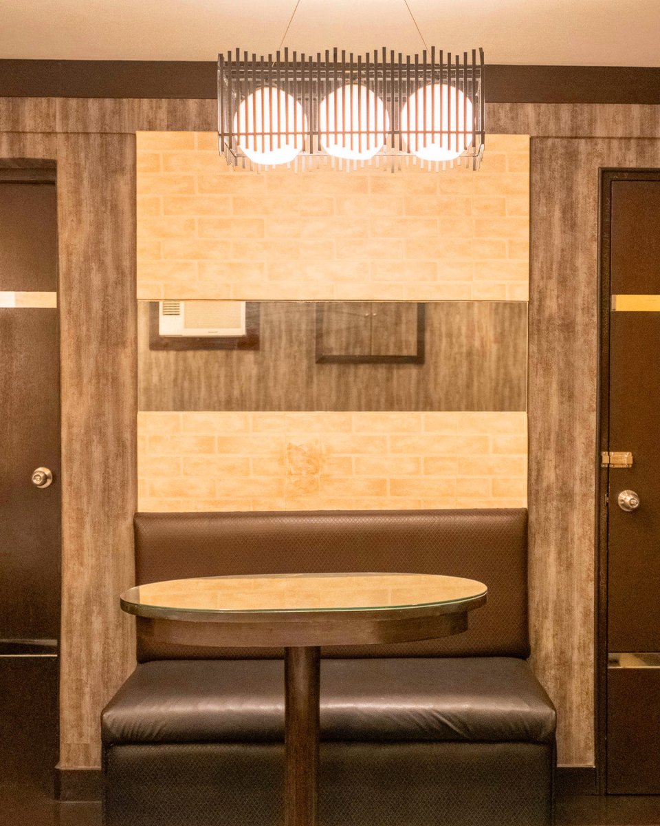 VictoriaCourtVC's tweet photo. Not every getaway needs a passport. ✨ Escape to the Diara Room at Victoria Court Las Piñas, where rustic textures, warm lighting, and modern comfort come together for a stay that's made to slow down and reconnect. Download the VC+ app and plan your next escape. https://t.co/zdSuk2gBo0