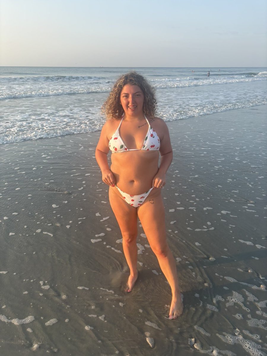 KayleePagee's tweet photo. okay can I be back at the beach now? https://t.co/j5gnyDgQmH