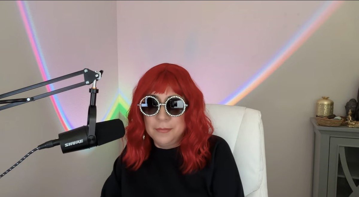 snatchdonkeyJM's tweet photo. Looking like the human version of a lava lamp. 🥴 https://t.co/F2FxO7oeBj