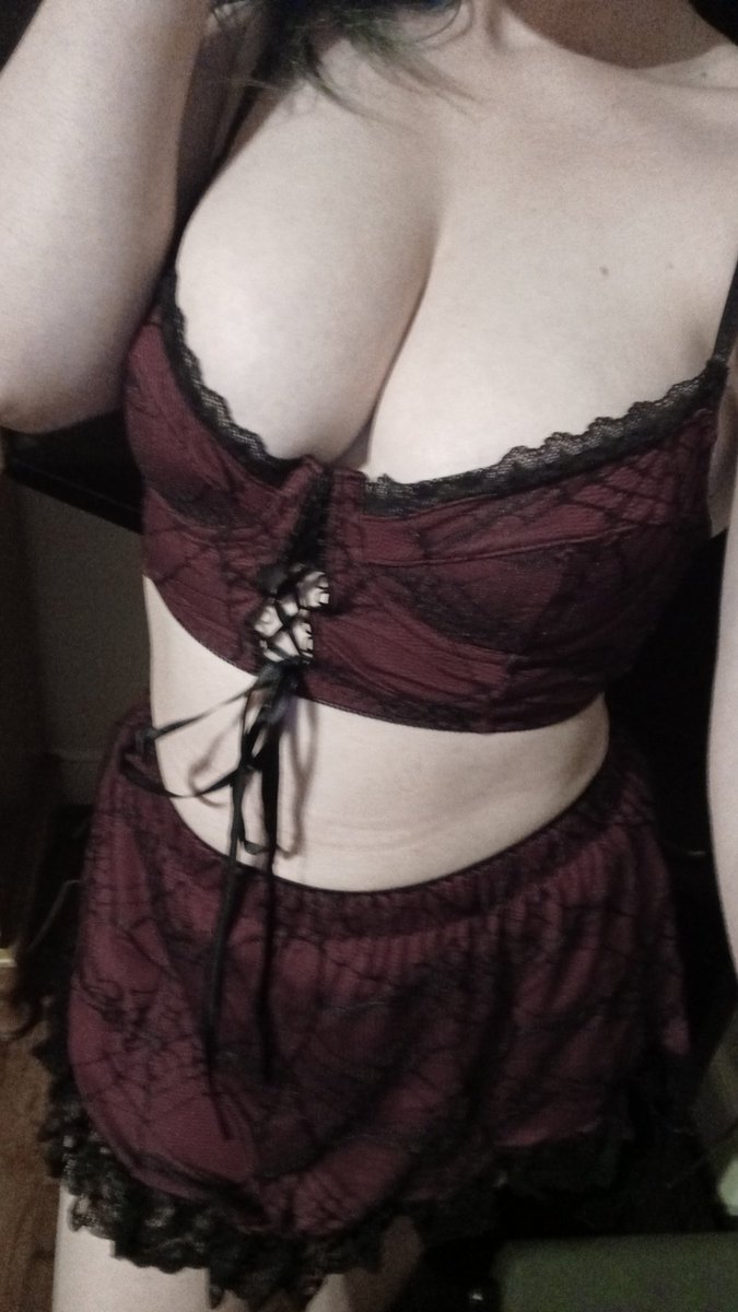 1gothickitty's tweet photo. #nsfwtwtًً  #gothic #bdsm #hardkink #spicylinkinbio https://t.co/UBrYUGlhA4