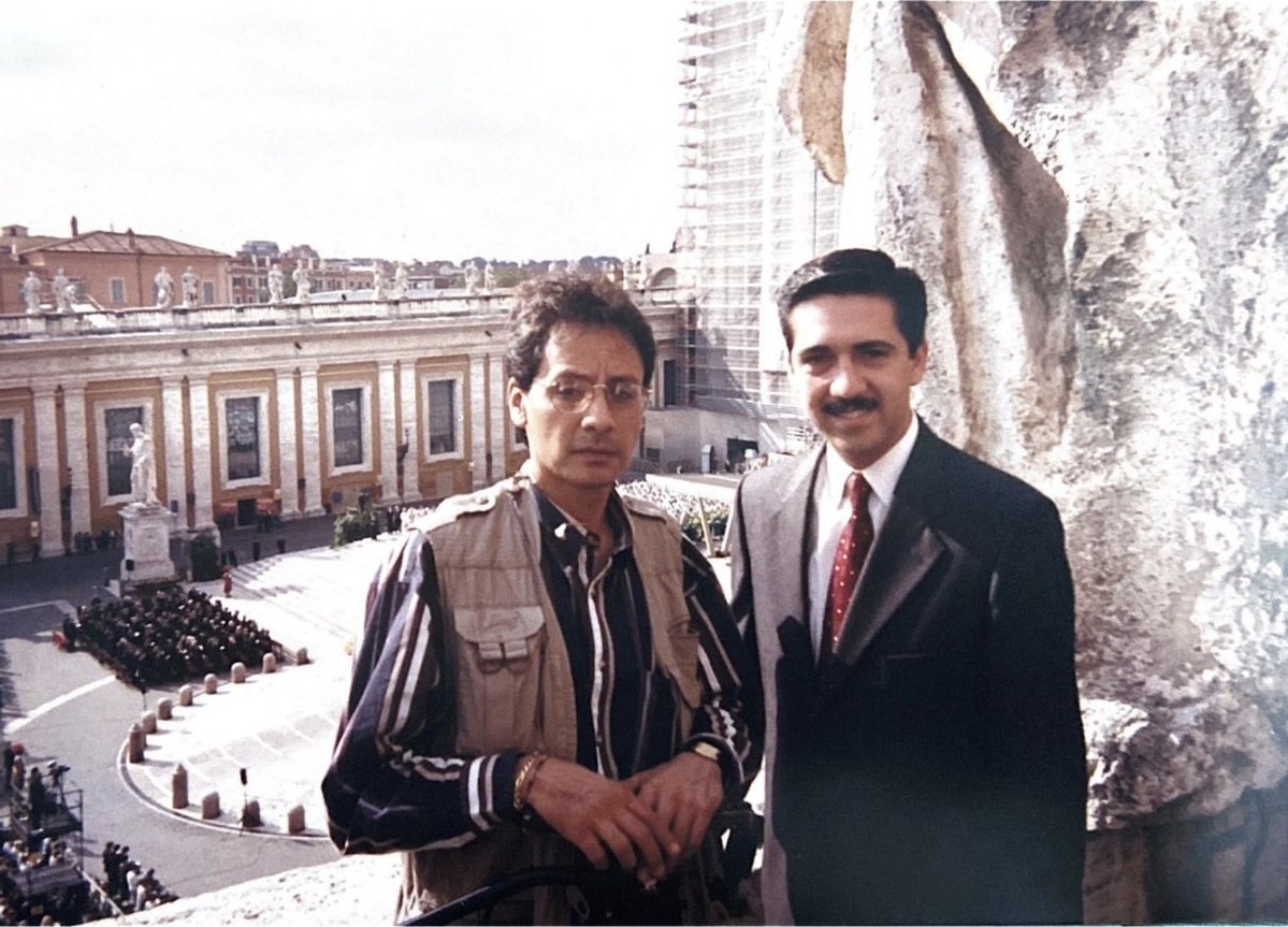 jzarzap's tweet photo. Murió Pepe Ponce. 
Al cerrar sus ojos, se cierra con el un capitulo en la historia de la Televsion.
@AztecaNoticias @adnnoticiasmx @AztecaDeportes https://t.co/3QgazluS6k
