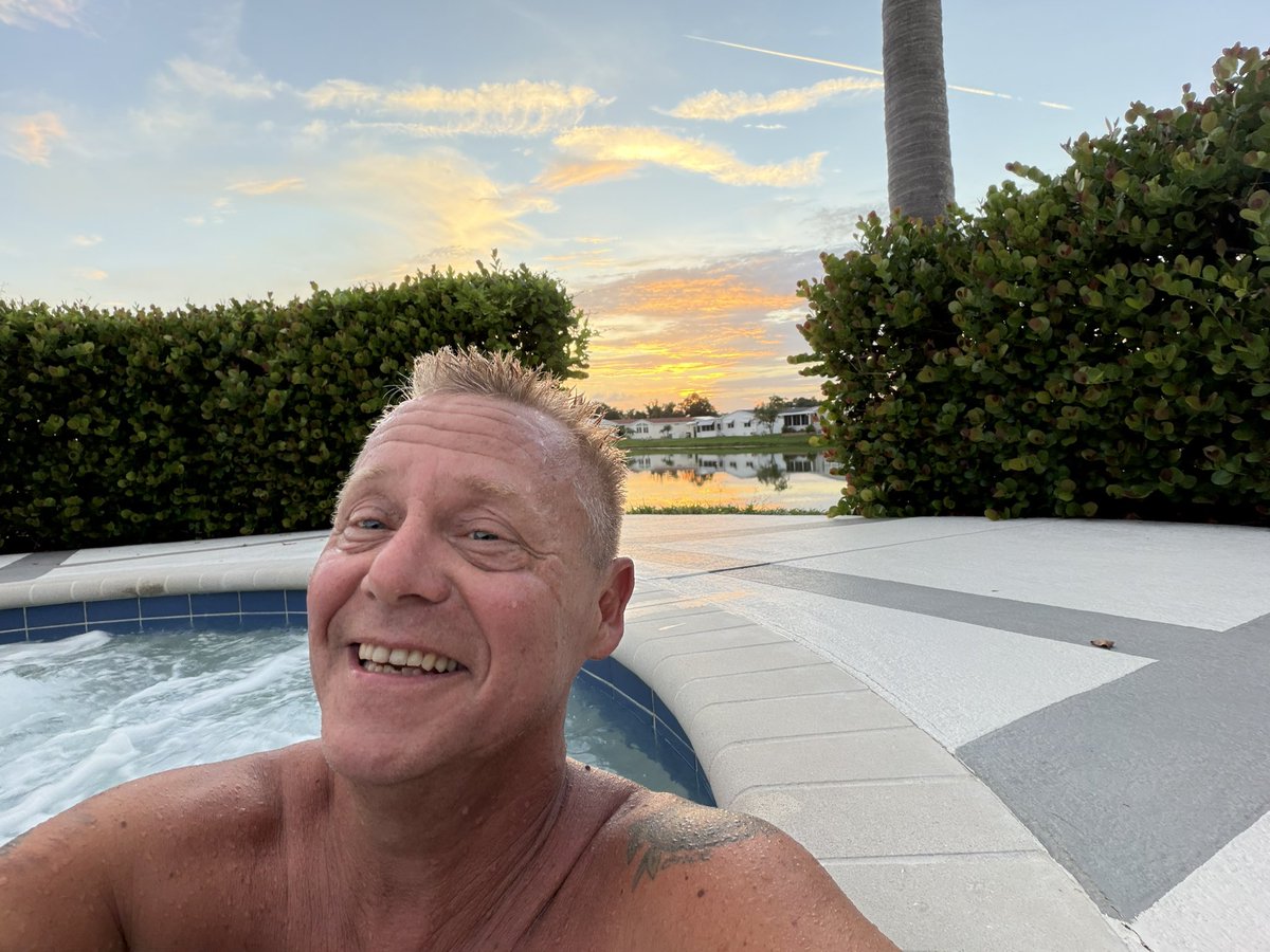 DreamMakerShawn's tweet photo. Any seniors living up north looking forward to another brutal winter? Now is the time to hit me up and talk about how you can move to beautiful Southwest Florida. I’ve got contacts that can help you do it on the cheap. And I’ve got contacts that can help you buy $1 million home if that’s what you want, but honestly, I’ve been here 8 1/2 years after living in Pittsburgh most of my life it will change your entire life for the better don’t worry about moving. Don’t worry about what doctors you’re gonna go to just do it.